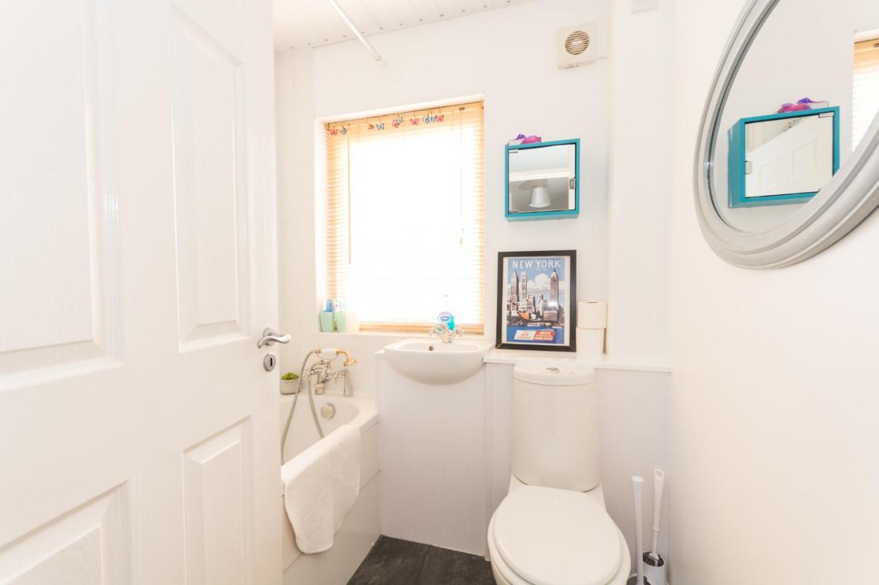 Excellent Location - City Centre - Parking - 4 Beds -2 Bedrooms Белфаст Екстер'єр фото